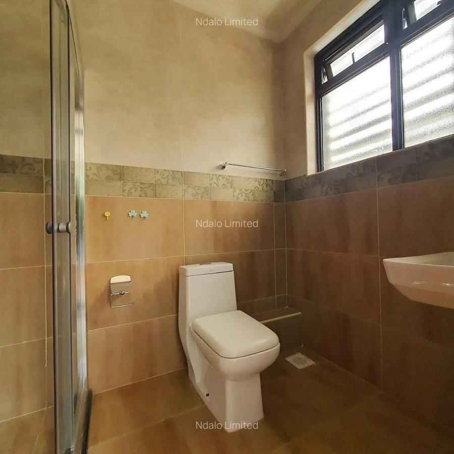 5 Bed Townhouse with En Suite at Lavington - 9