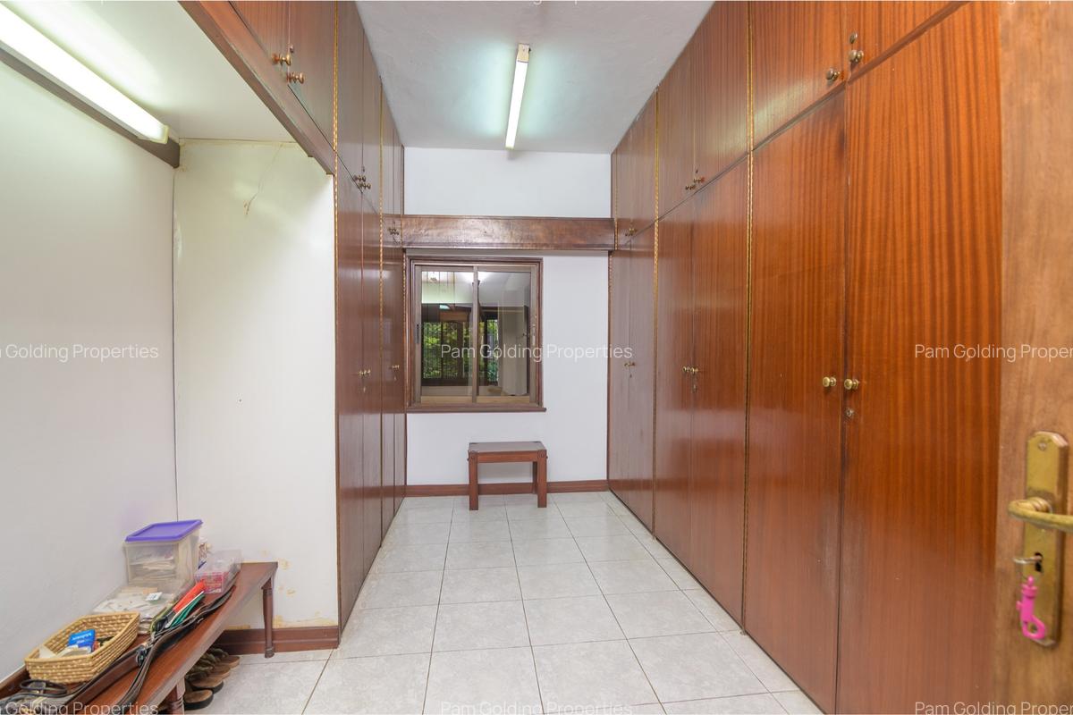 5 Bed House with En Suite in Nyali Area - 14