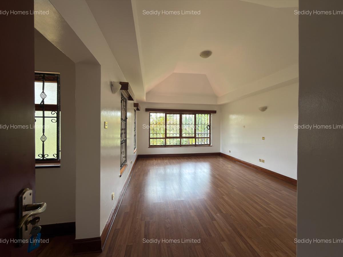 5 Bed Townhouse with En Suite in Runda - 12