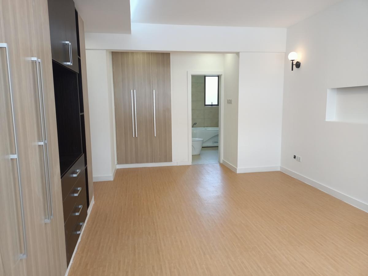 4 Bed Apartment with En Suite in Lavington - 4