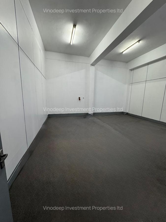 450 ft² Commercial Property with Service Charge Included at Baricho Road - 2