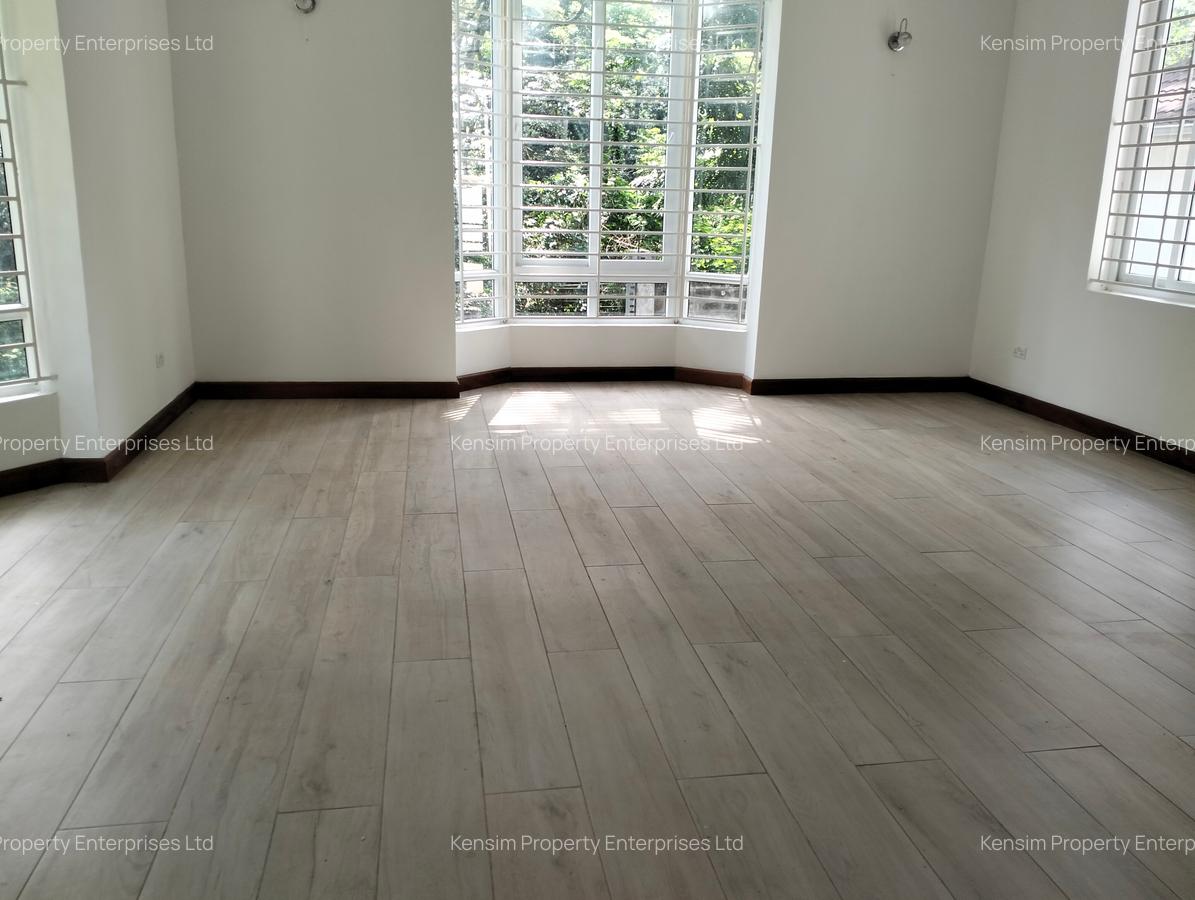 5 Bed Townhouse with En Suite in Rosslyn - 4