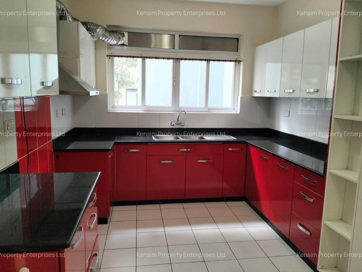 3 Bed Apartment with En Suite in Brookside - 9