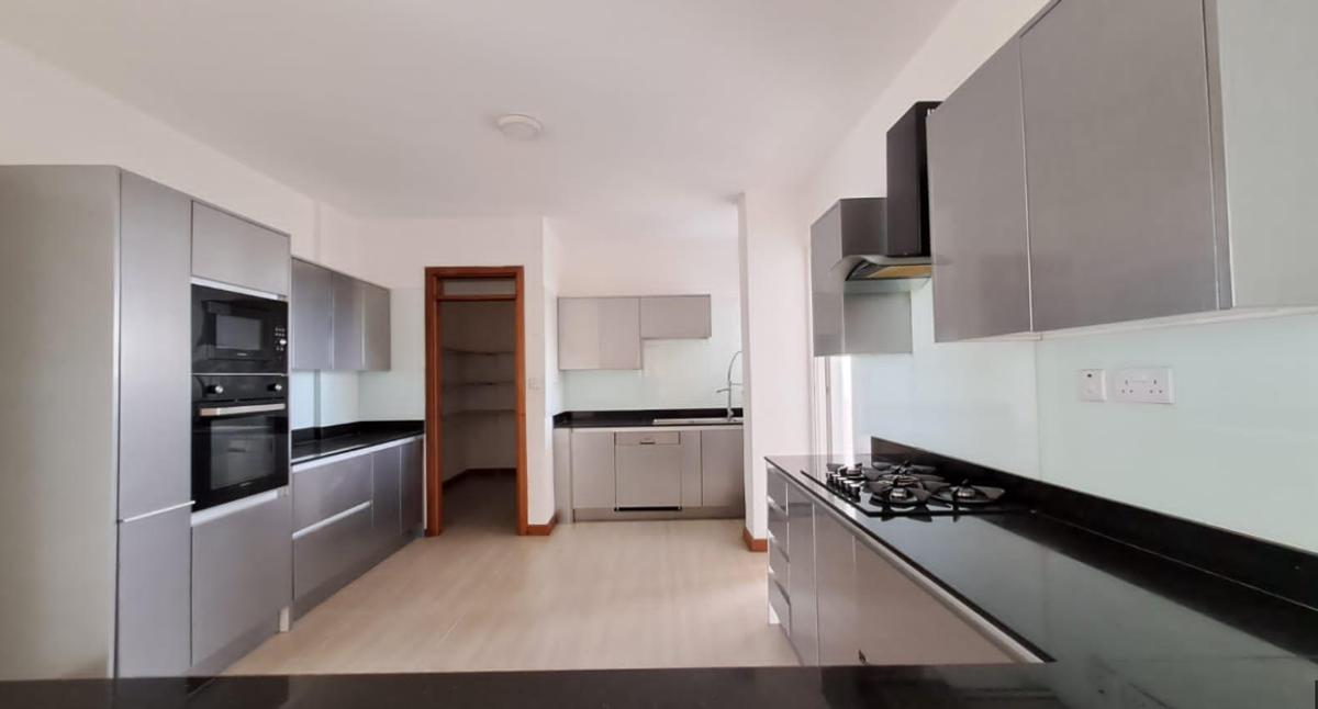 4 Bed Apartment with En Suite in Riverside - 2