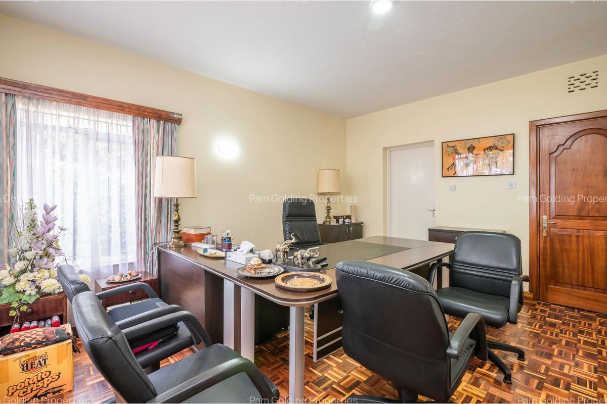 4 Bed Townhouse with En Suite in Loresho - 17