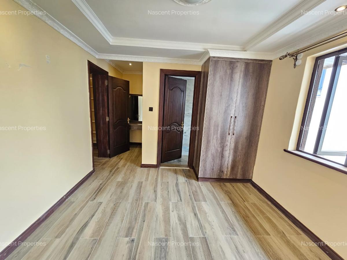 5 Bed Townhouse with En Suite in Lavington - 16