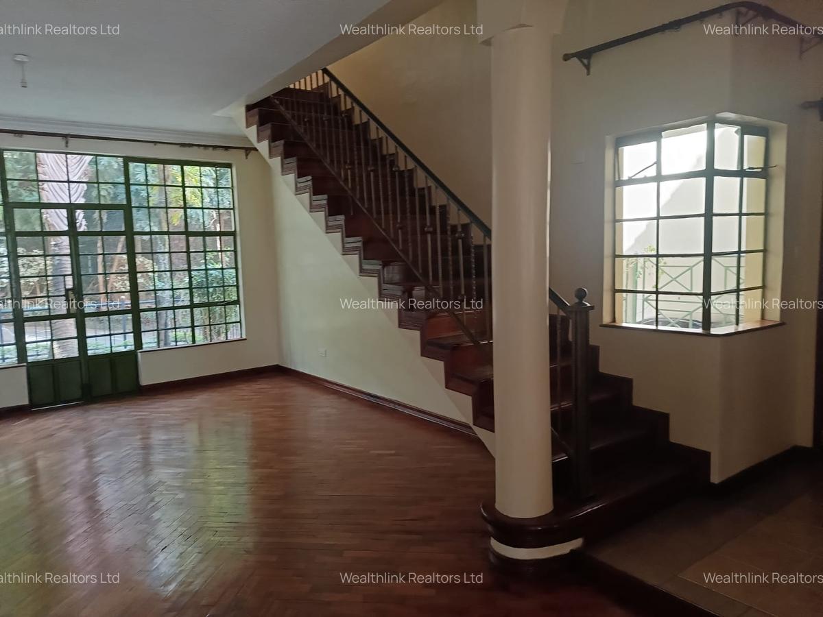 4 Bed Townhouse with En Suite at Lavington - 6