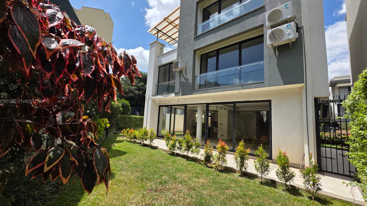 5 Bed Townhouse with En Suite at Lavington Green - 4