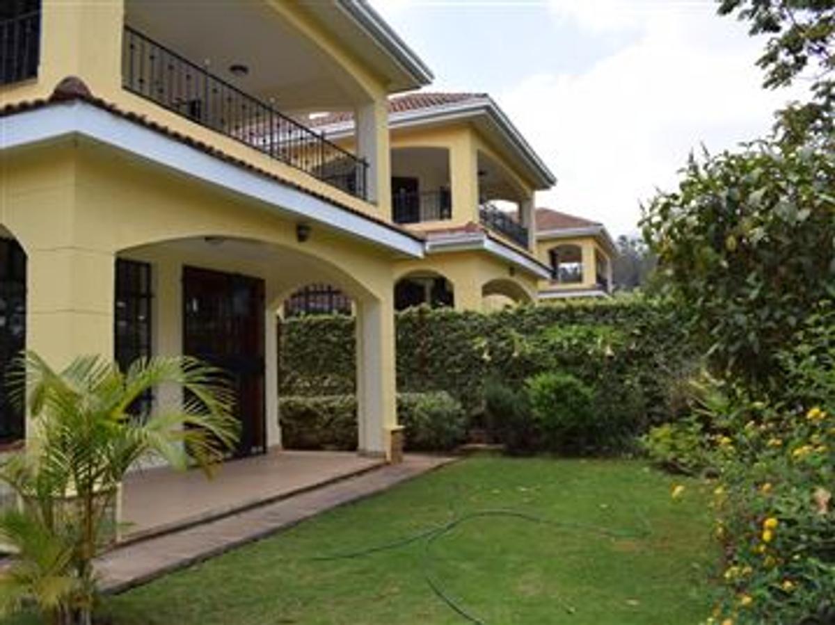 4 Bed Townhouse with En Suite in Lavington - 18