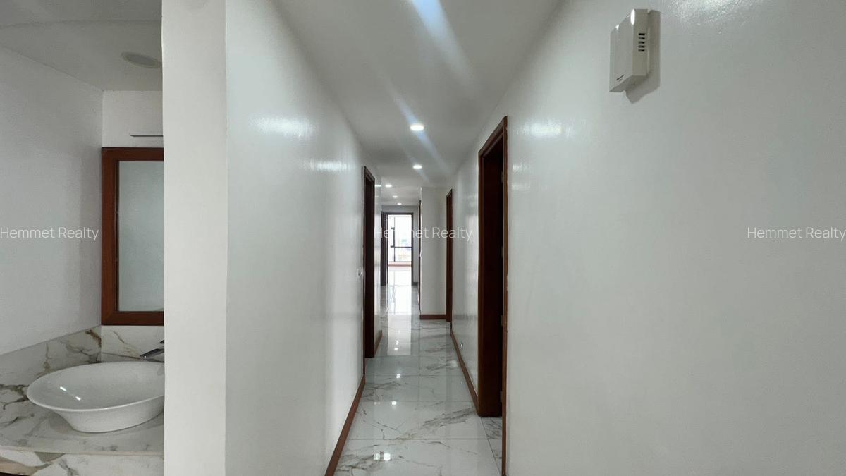 4 Bed Apartment with En Suite in Westlands Area - 4