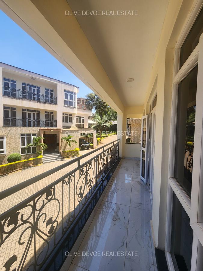 5 Bed Townhouse with En Suite in Lavington - 8