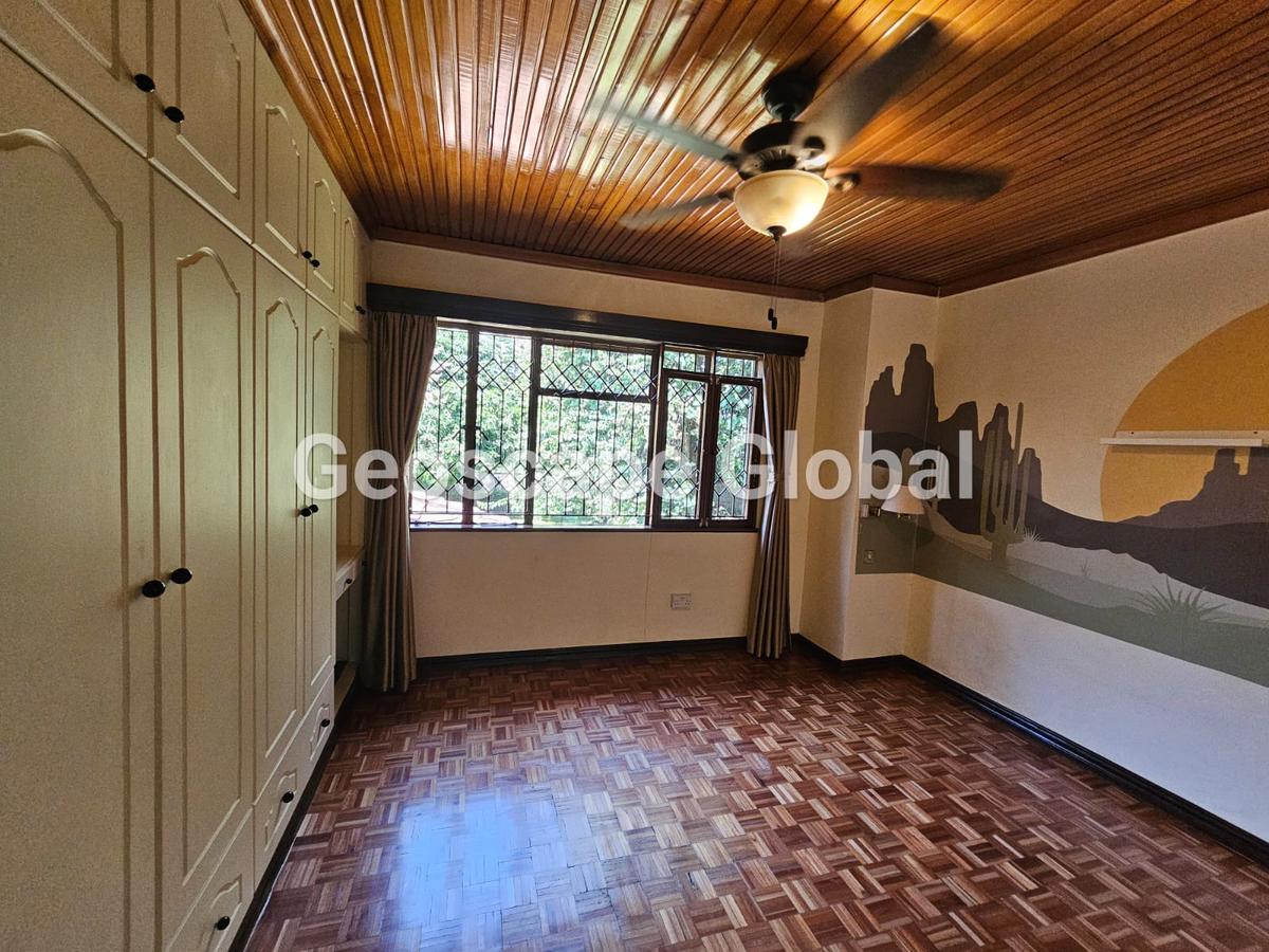 5 Bed House with En Suite in Runda - 10