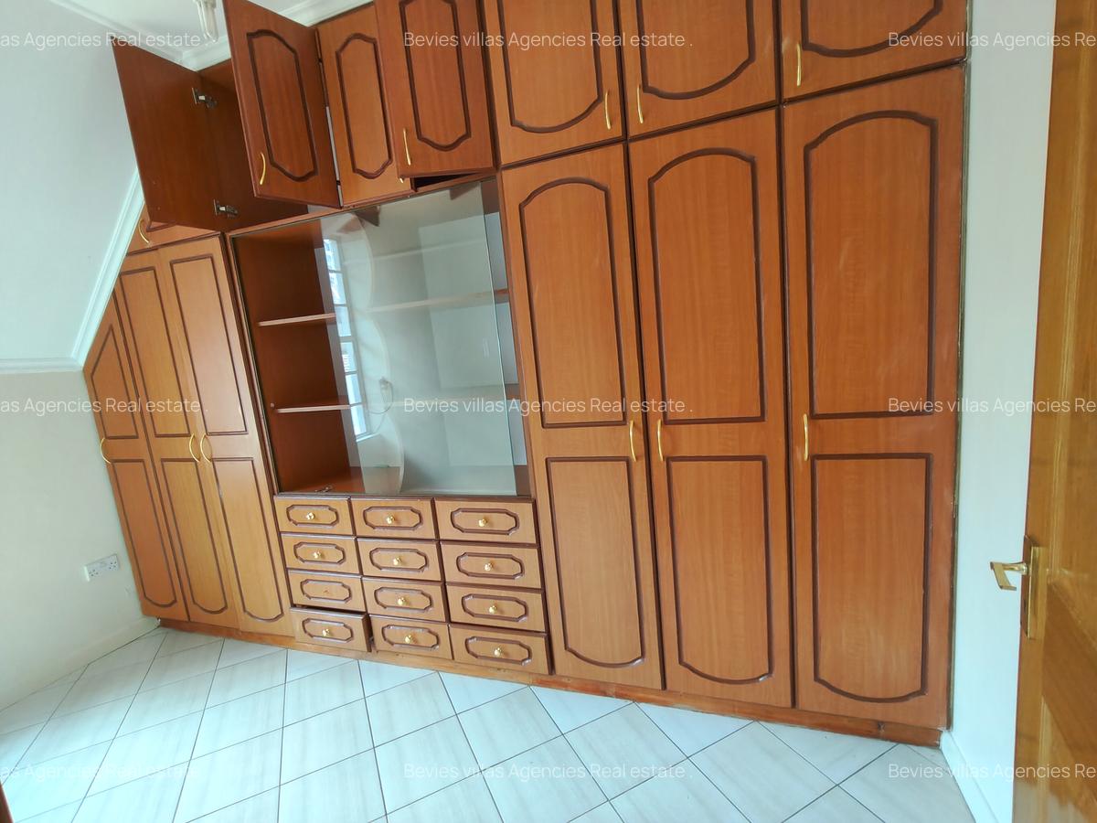 5 Bed Townhouse with En Suite at Brookside - 4