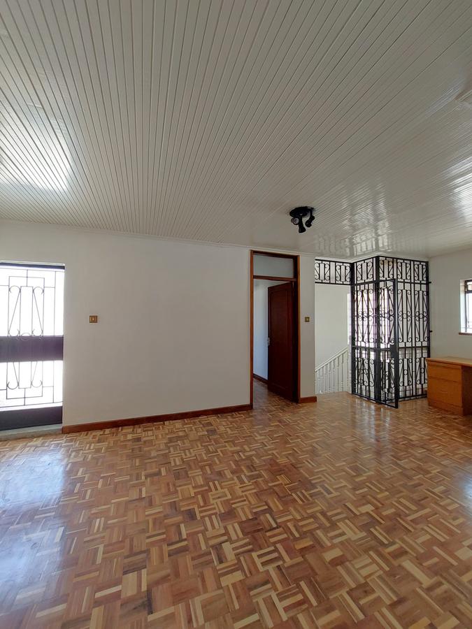 4 Bed Townhouse with En Suite in Westlands Area - 16