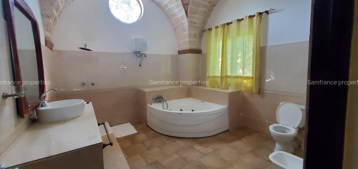 6 Bed Townhouse with En Suite at Kilifi Bofa - 12