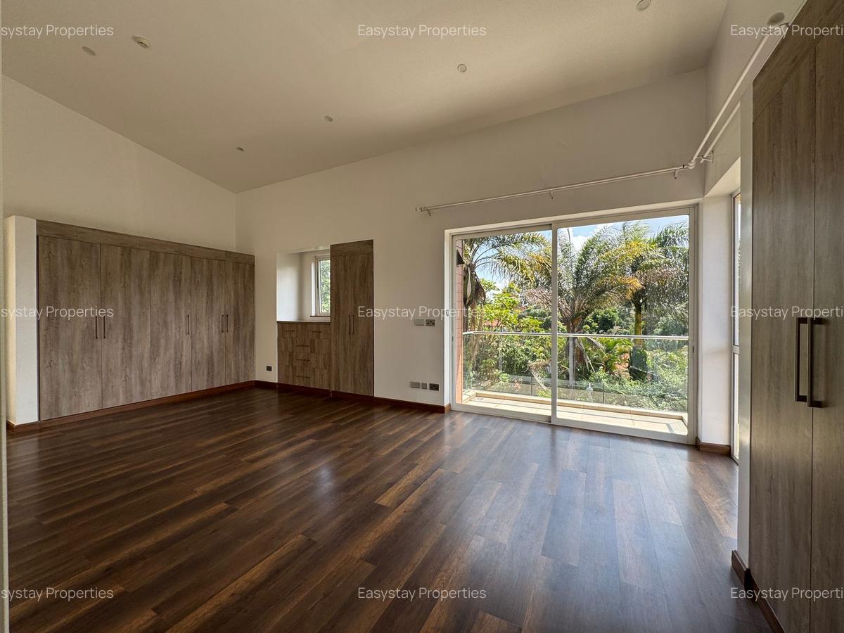 4 Bed Townhouse with En Suite in Lavington - 6