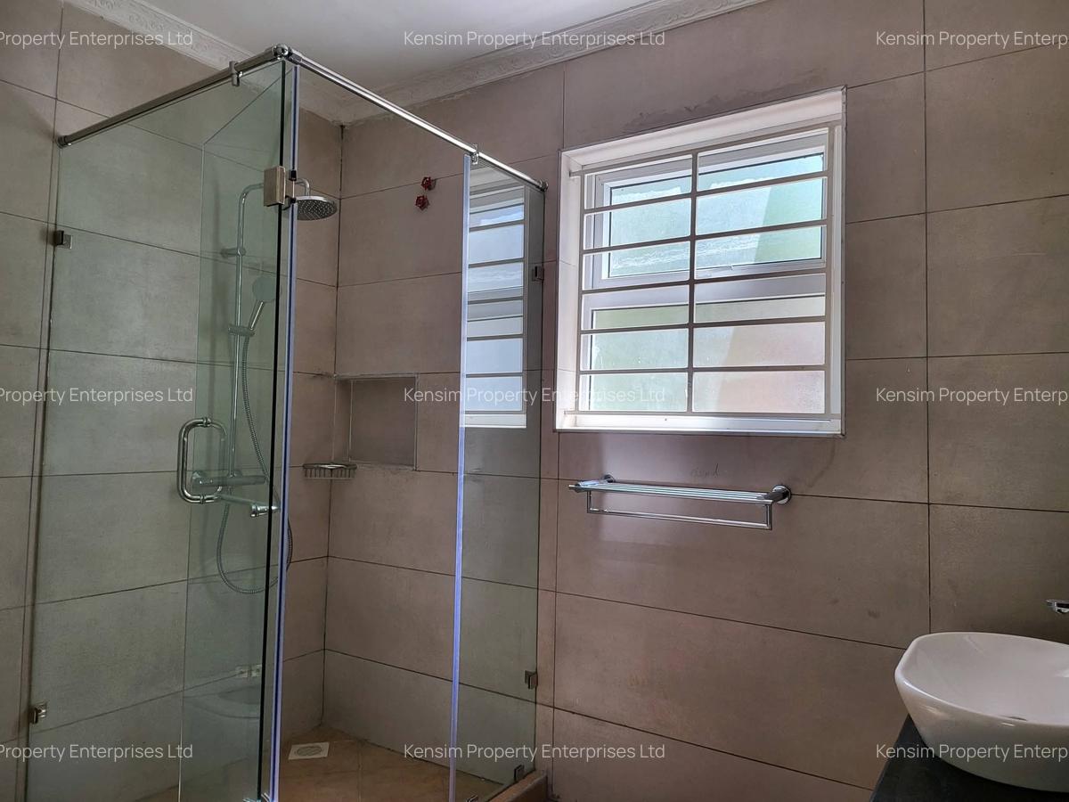 5 Bed Townhouse with En Suite in Rosslyn - 8