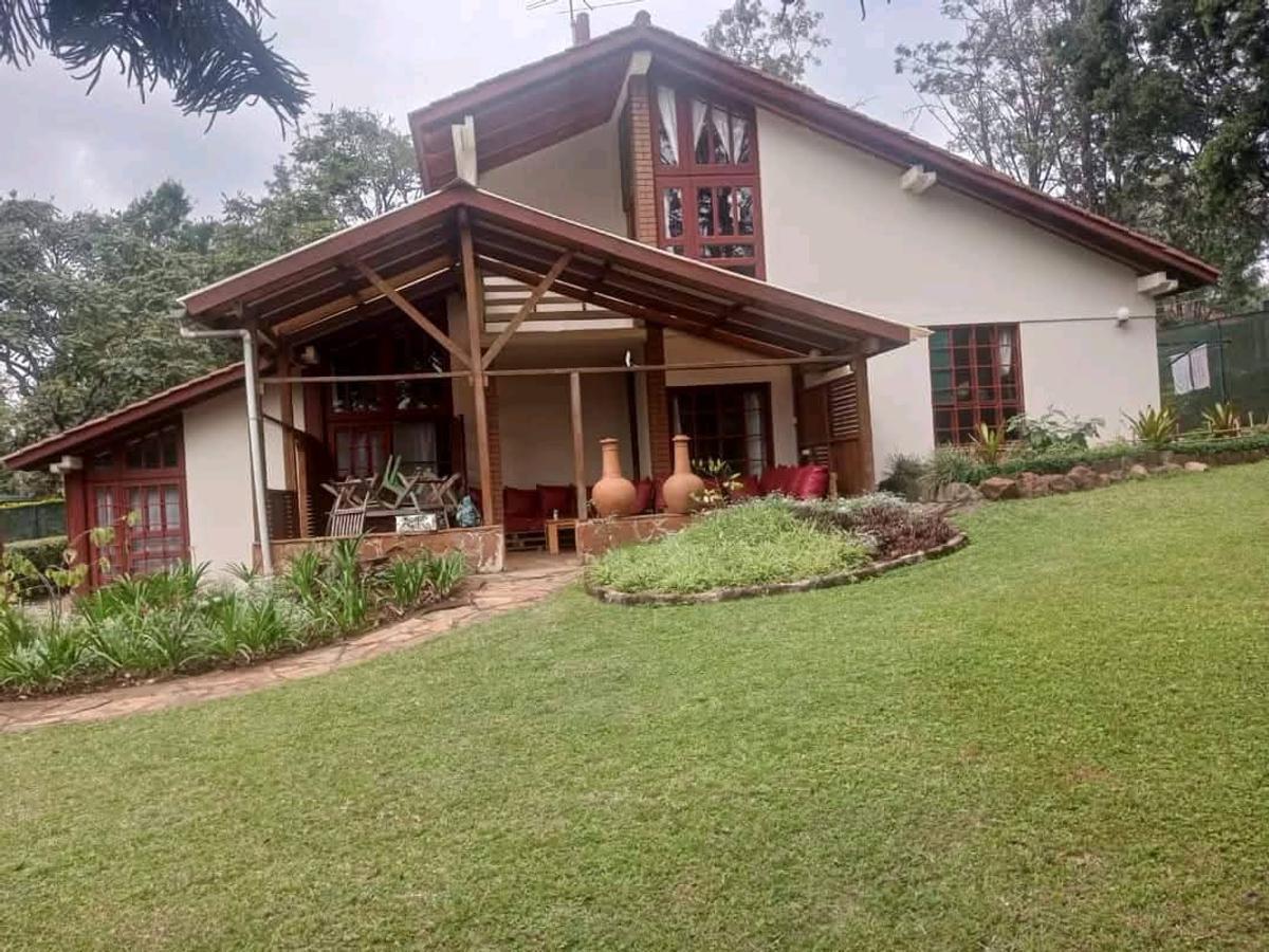 4 Bed Townhouse with En Suite in Ridgeways - 1