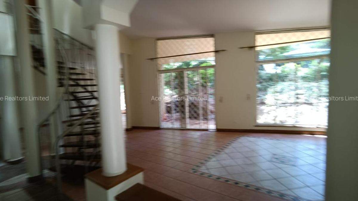 4 Bed Villa with En Suite at Dennis Pritt Road - 3
