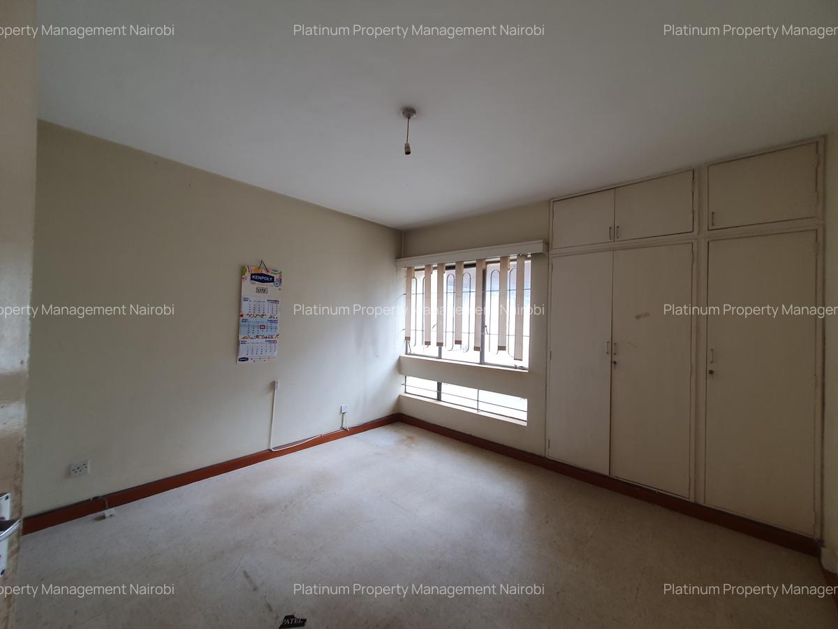3 Bed House with Garden at Maua Close - 16