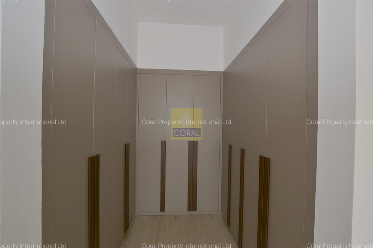 3 Bed Apartment with Swimming Pool in Rosslyn - 12