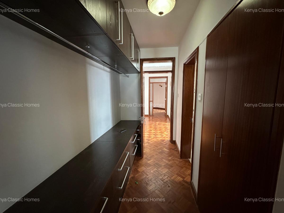 4 Bed Villa with En Suite at Lavington - 13