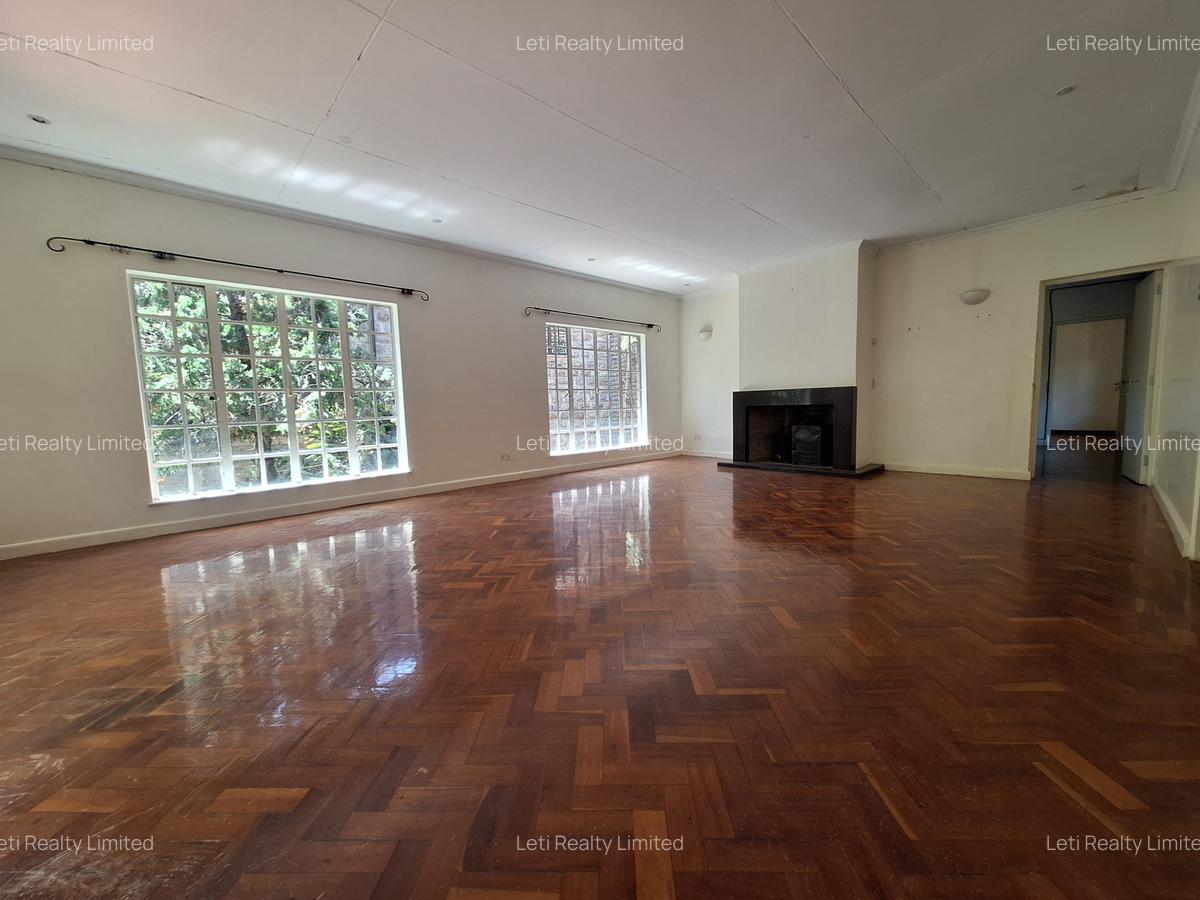 4 Bed House with En Suite in Lavington - 6