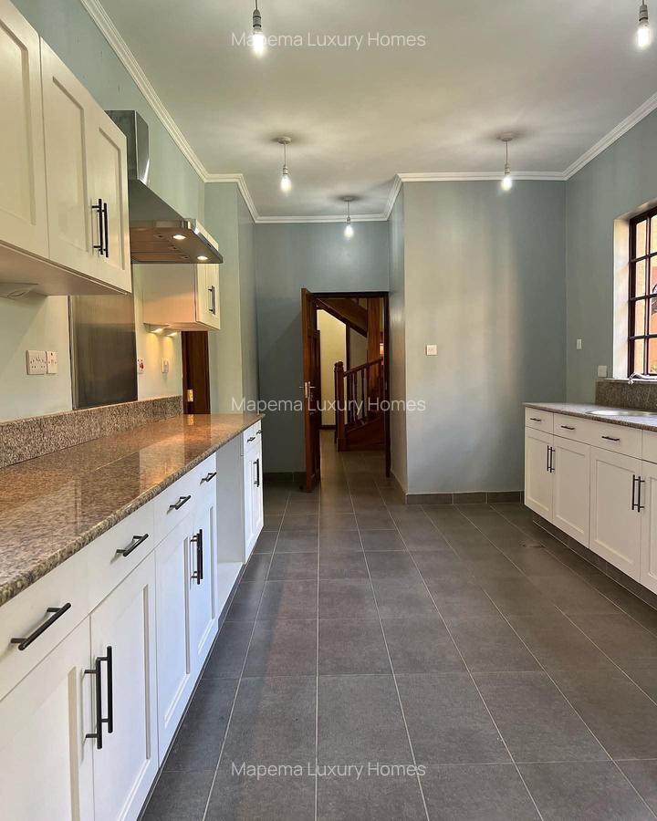 5 Bed House with En Suite at Hardy Area - 4