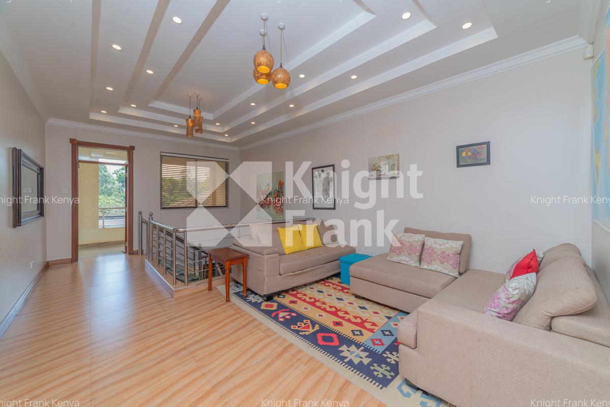 4 Bed Townhouse with En Suite in Hill View - 10