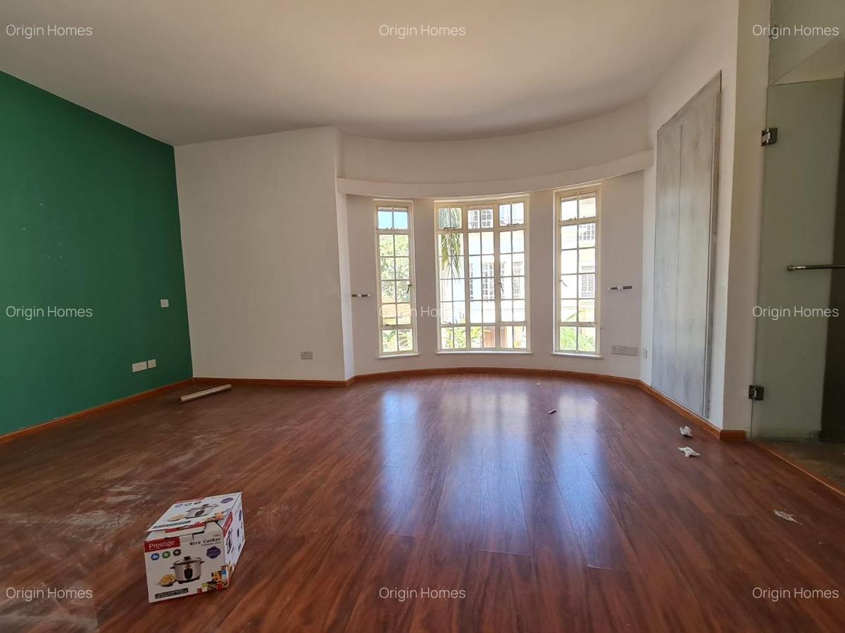 5 Bed Townhouse with En Suite at Spring Valley - 20