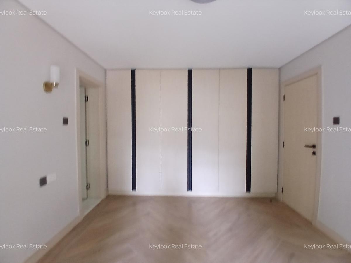 6 Bed Townhouse with En Suite at Lavington - 13