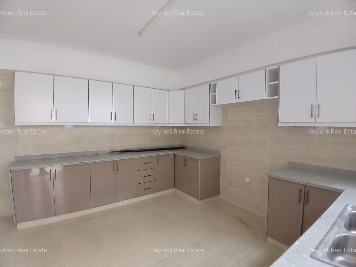 3 Bed Apartment with En Suite at Lavington - 13
