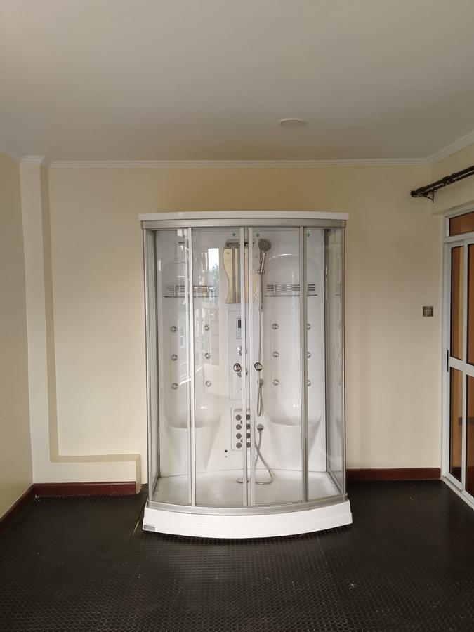 5 Bed House with En Suite in Lavington - 2