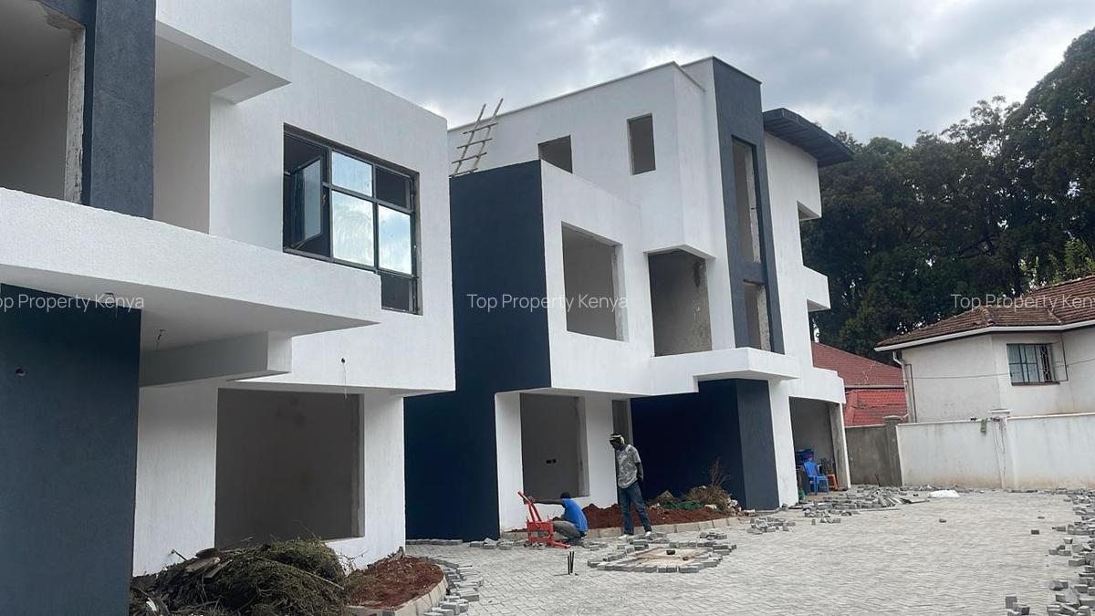 5 Bed House with En Suite at 00502 - 6