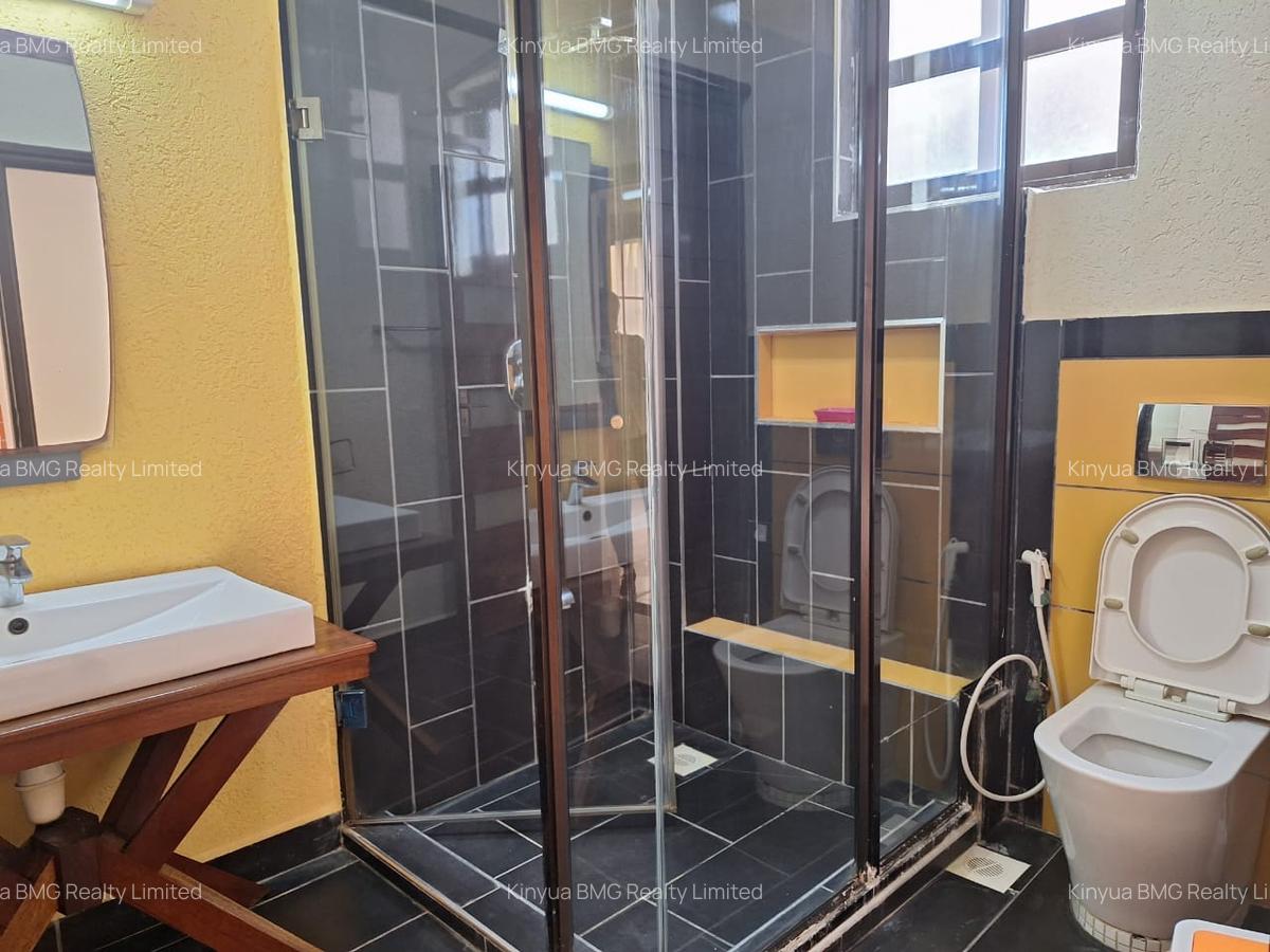 Serviced 2 Bed Apartment with En Suite at Beach Road - 11