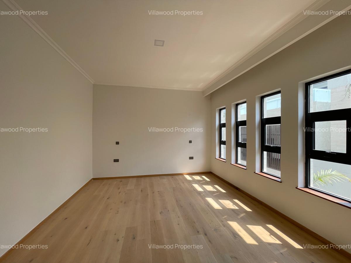 5 Bed Villa with En Suite in Lavington - 7