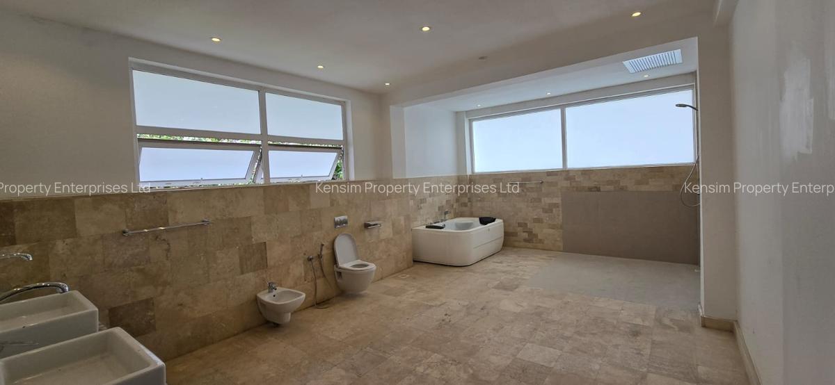5 Bed House with En Suite in Runda - 5