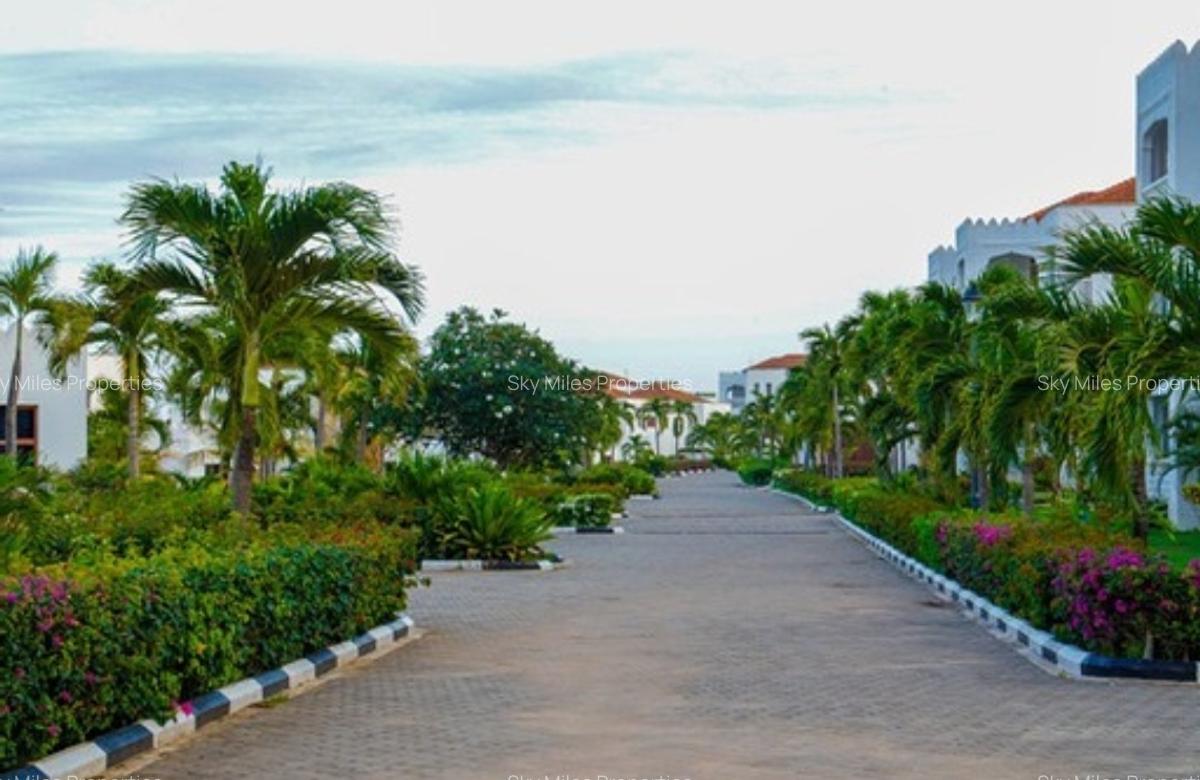 Serviced 3 Bed Apartment with En Suite at Sultan Palace - 3