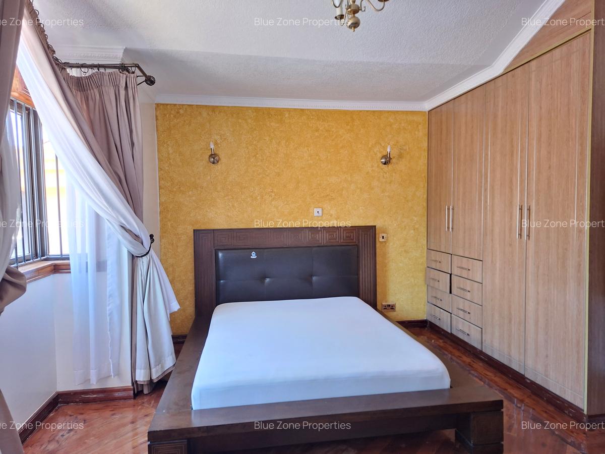 4 Bed Townhouse with En Suite at Close To Un - 16