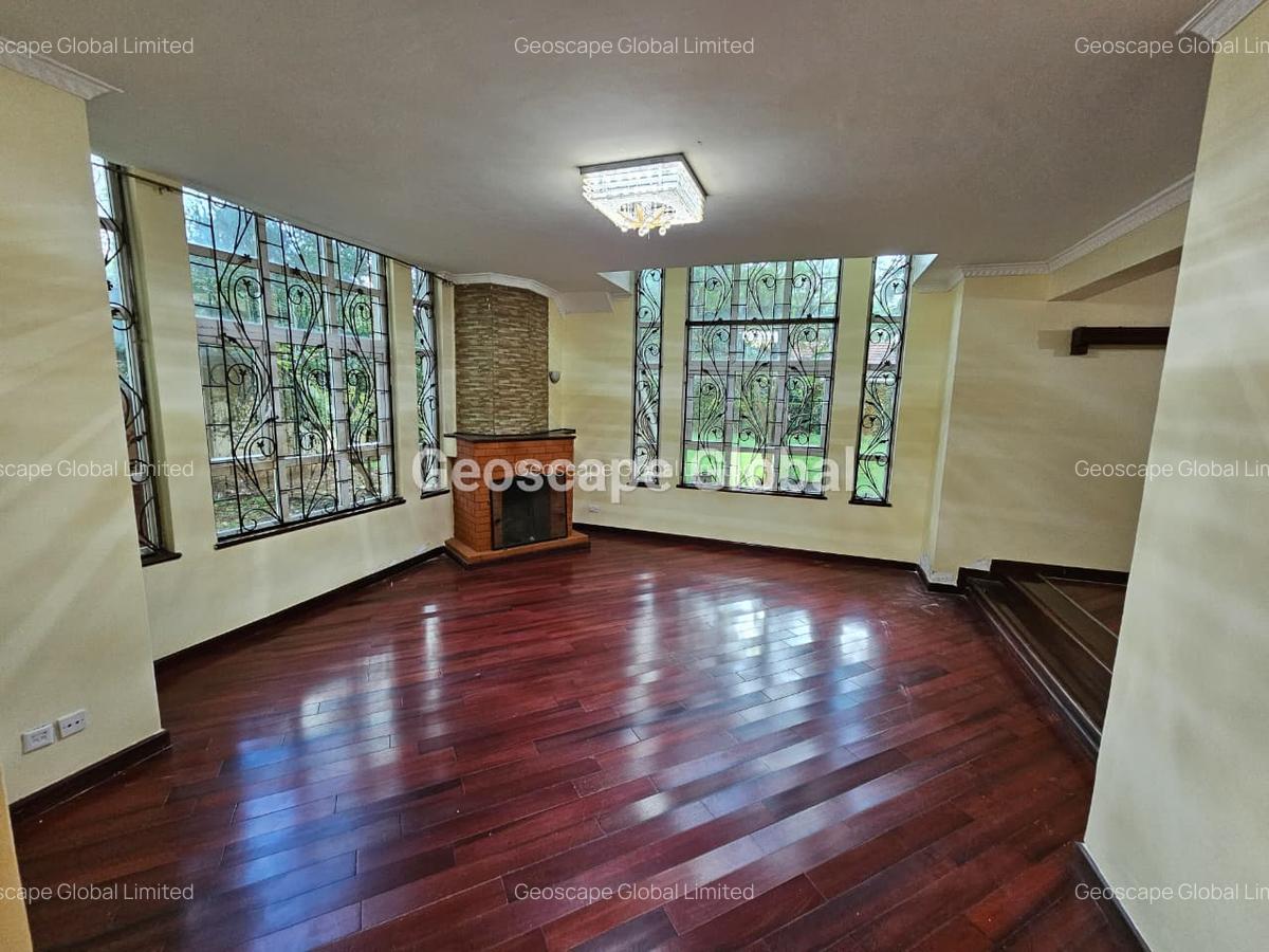 5 Bed House with En Suite in Lavington - 2