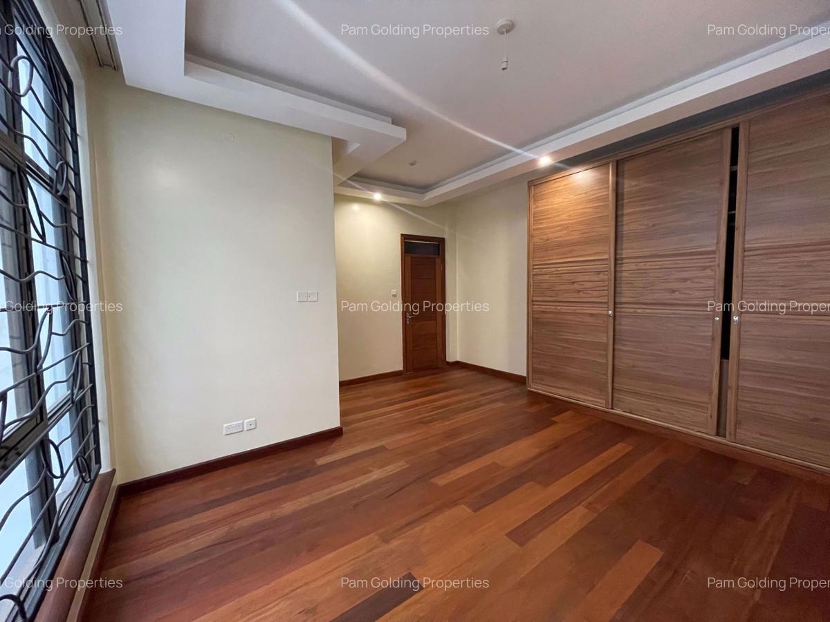 4 Bed Apartment with En Suite in General Mathenge - 15