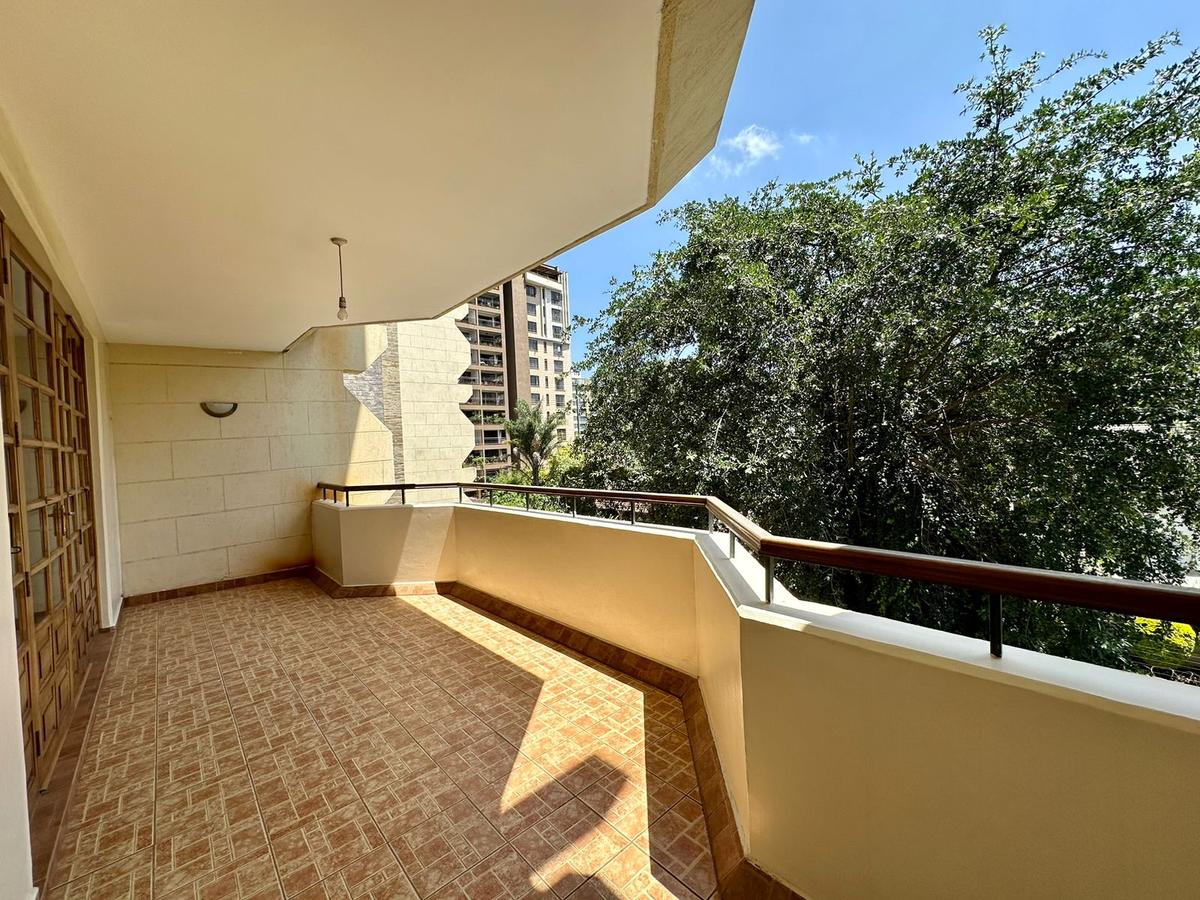 3 Bed Apartment with En Suite at Lavington - 11