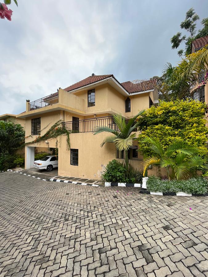 5 Bed Townhouse with En Suite in Kyuna - 1