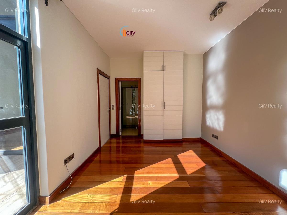 3 Bed Apartment with En Suite in Westlands Area - 10