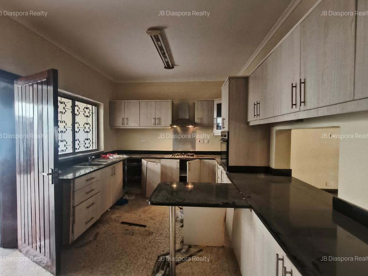 5 Bed Apartment with Staff Quarters at 2Nd Parklands - 16