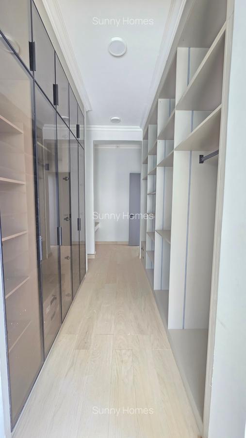 5 Bed Townhouse with En Suite at James Gichuru - 15