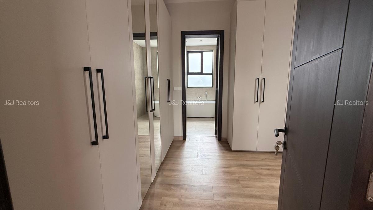 5 Bed Townhouse with En Suite in Lavington - 14