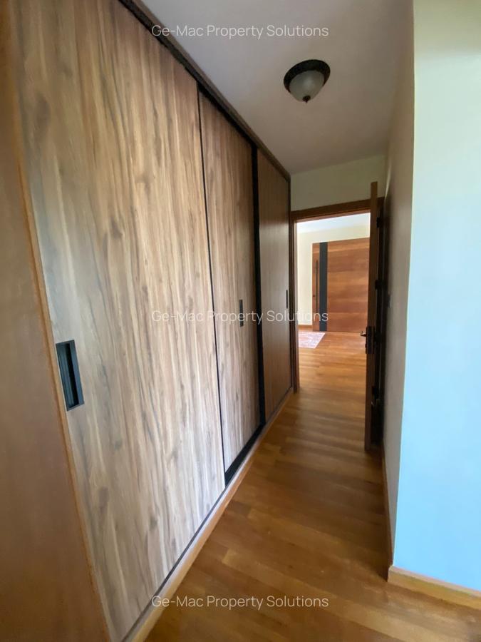 5 Bed House with En Suite in Runda - 13