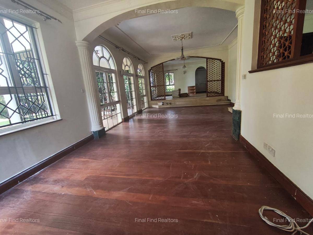 4 Bed House with Garden in Hill View - 7