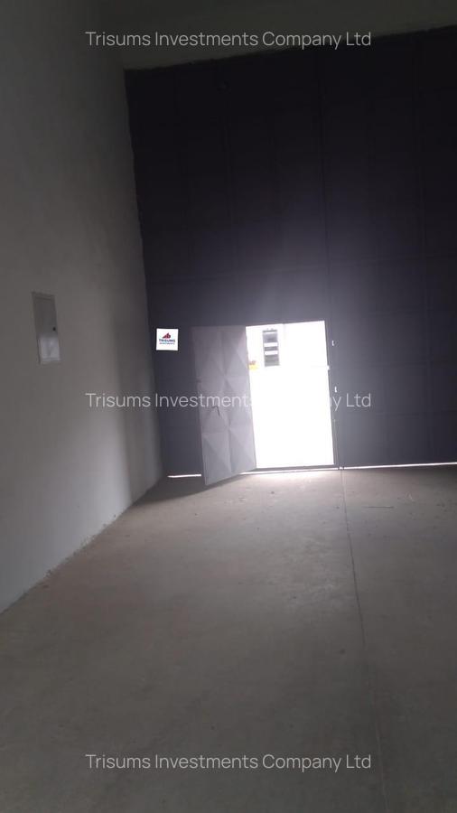 8,500 ft² Warehouse with Fibre Internet in Industrial Area - 4